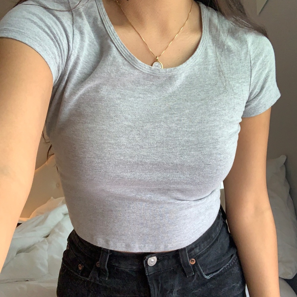 grey crop top